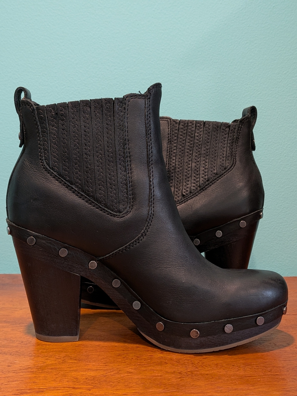 UGG Cranberry Platform Ankle Boot